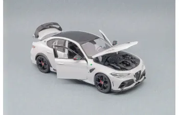 ALFA ROMEO Giulia GTAm (2020), white metallic-3