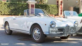 Элегантный Дизайн Белого Античного Белого Автомобиля Модели Alfa Romeo Giulietta Spider 1300 Производства Итальянской Alfa Romeo — стоковые фотографии и другие картинки Alfa Romeo