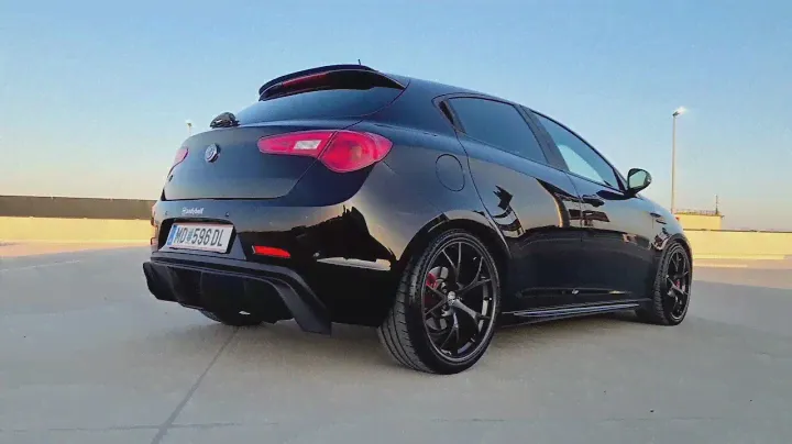 Tuned Alfa Romeo Giulietta Veloce w/19" magnesium rims (update)