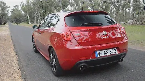 2015 Alfa Romeo Giulietta QV 0-100km/h & engine sound