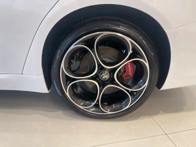 Alfa Romeo Giulia Veloce-1