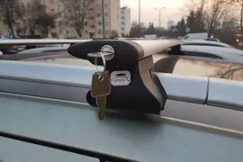Багажник на рейлинги Amos Alfa 120 см (Крыловидные дуги с замком). Артикул alfa-a1.2l