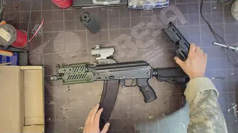 Тюнинг АКС-74У со 5,45 × 39 мм цевьё от @gearhub, рукоятка и приклад от @FAB Defense
