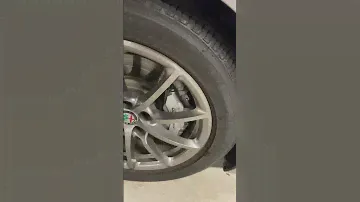 Alfa Romeo rims and caliper covers - Alfa Romeo Giulia rims with silver caliper covers brembo brake