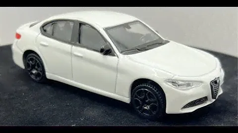 Alfa Romeo Giulia 2016 in white, 1:43 scale diecast car model from Bburago, streetfire, 18-30329