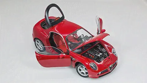Review Alfa Romeo 8C Competizione by Motorama 1:24