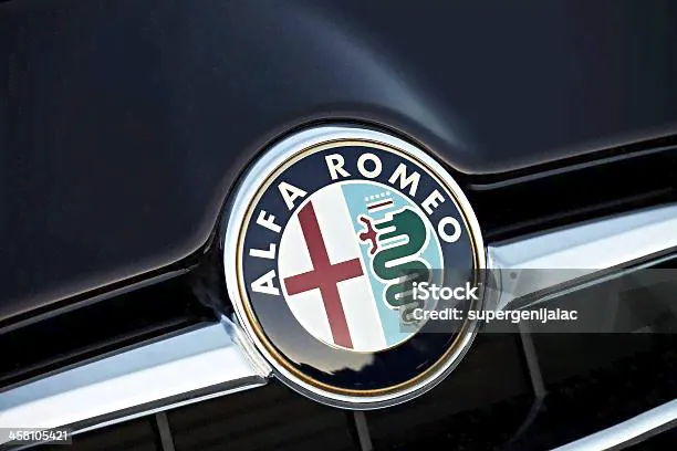 Alfa Romeo Значок — стоковые фотографии и другие картинки Alfa Romeo - Alfa Romeo, Без людей, Горизонтальный