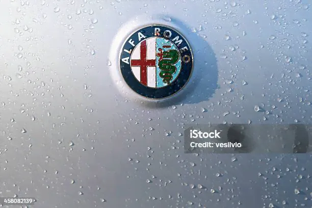 Alfa Romeo — стоковые фотографии и другие картинки Alfa Romeo - Alfa Romeo, Логотип, Автомобиль