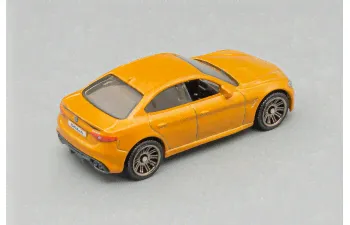 ALFA ROMEO Giulia (2016), Metalflake Gold-4