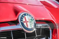 Alfa Romeo Логотипом — стоковые фотографии и другие картинки Alfa Romeo - Alfa Romeo, Авто-шоу, Автомобиль
