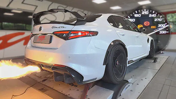 Decatted Alfa Romeo Giulia GTAm shooting MASSIVE Flames on the DYNO | 300+km/h dyno pulls & sound!