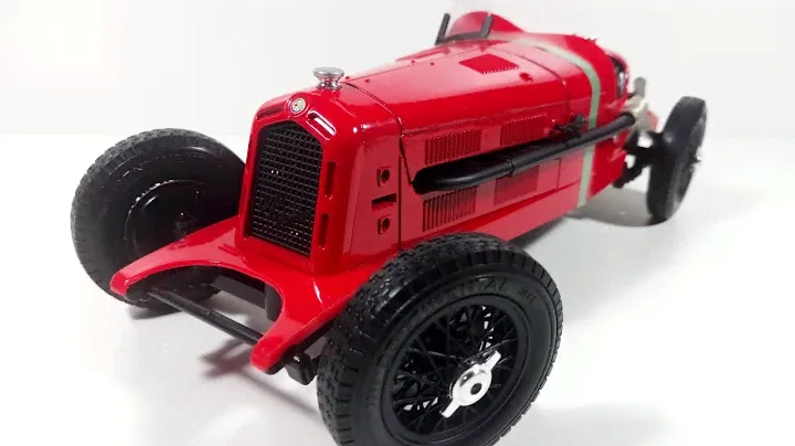Alfa Romeo 8C 1931 1:18 Bburago Самая простая конверсия