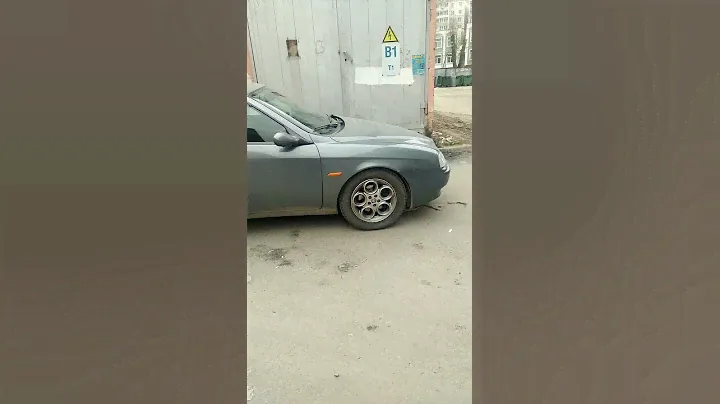автомобиль Альфа Ромео с прикольными дисками или властелин колец