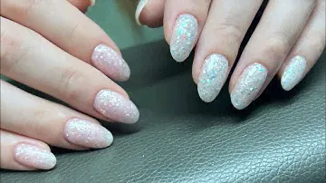 Маникюр на клиенте/ блестки на ногтях/ комбинированный маникюр