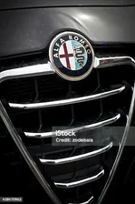 Alfa Romeo 156 Эмблема Автомобиля — стоковые фотографии и другие картинки Alfa Romeo - Alfa Romeo, Значок, Fiat