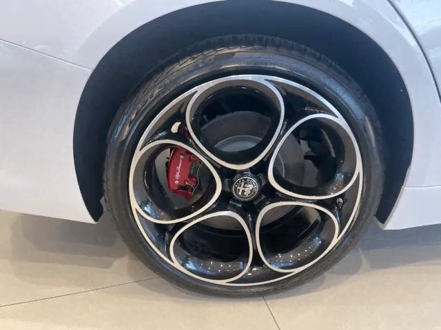 Alfa Romeo Giulia Veloce-2