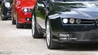 Автомобили Alfa Romeo На Улице — стоковые фотографии и другие картинки Alfa Romeo - Alfa Romeo, Автомобиль, Бампер