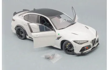 ALFA ROMEO Giulia GTA (2022), white metallic black-3