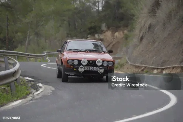 Ралли Альфа Ромео Gtv — стоковые фотографии и другие картинки Alfa Romeo - Alfa Romeo, Sprint, Автомобиль-0