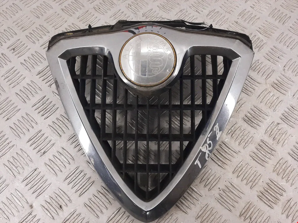 Решетка радиатора Alfa Romeo 156, 156-2